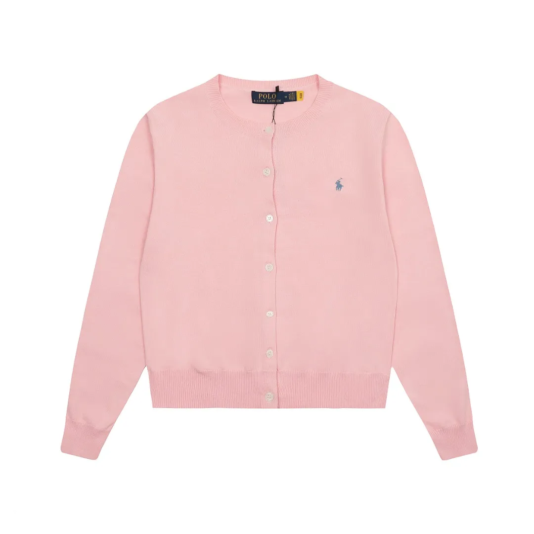 P190 Top quality" Style number: DS010# [Ralph Lauren solid color round neck basic pony embroidered logo knitted cardigan long sleeves] ✅Ralph Lauren Ralph Lauren classic basic versatile jersey cardigan long-sleeved small jacket ✅Main supplier of platform live broadcast wholesale entity ✅ZP quality 1:1 version can scan the code to enter the GF website Counter quality ✅Detailed quality is the only one in Guangzhou Imported quality cotton yarn focuses on high-end and cost-effective Needless to say good quality. ✅The version is restored to the original. Loose, comfortable and stress-free. Simple is high-end. Classic is timeless. ✅The upper body is simple and easy to match. A must-have for goddess ootd. Good-looking clothes are never picky. A must-have in the goddess’ wardrobe. Size: S-XL. Color: off-white, light blue, pink, khaki, military green, gray, navy blue, black, Chinese red, mint green.